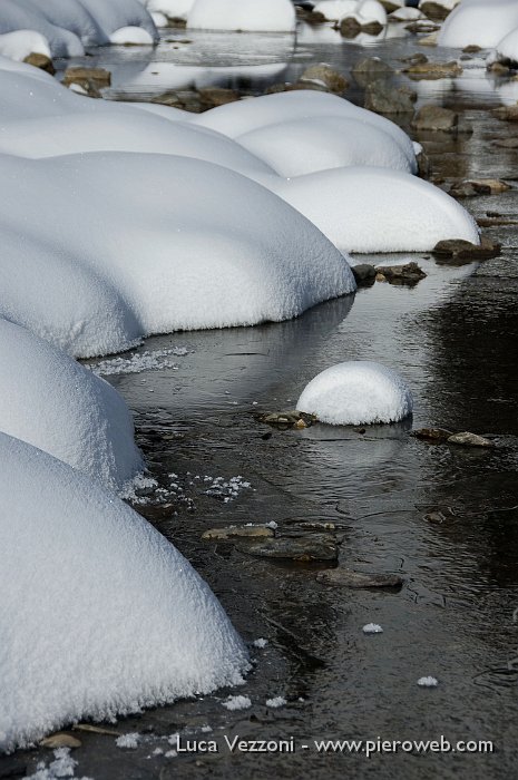 03-MORBIDE FORME SUL FIUME.jpg